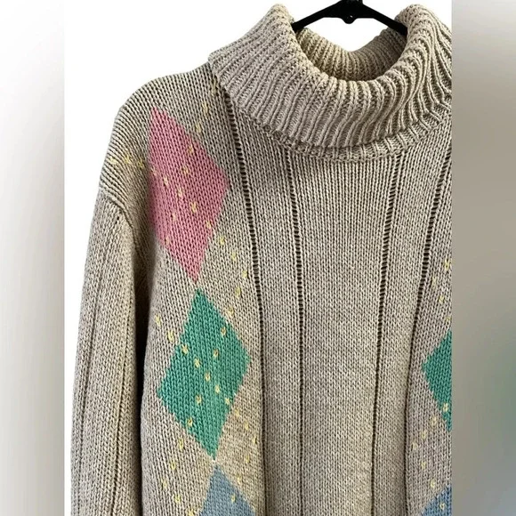 Vintage pastel cream turtleneck sweater - Picture 2 of 4